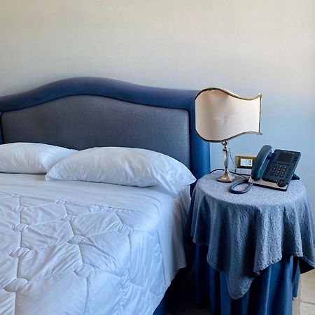 Hotel Saraceno Al Faro ตารันโต ภายนอก รูปภาพ