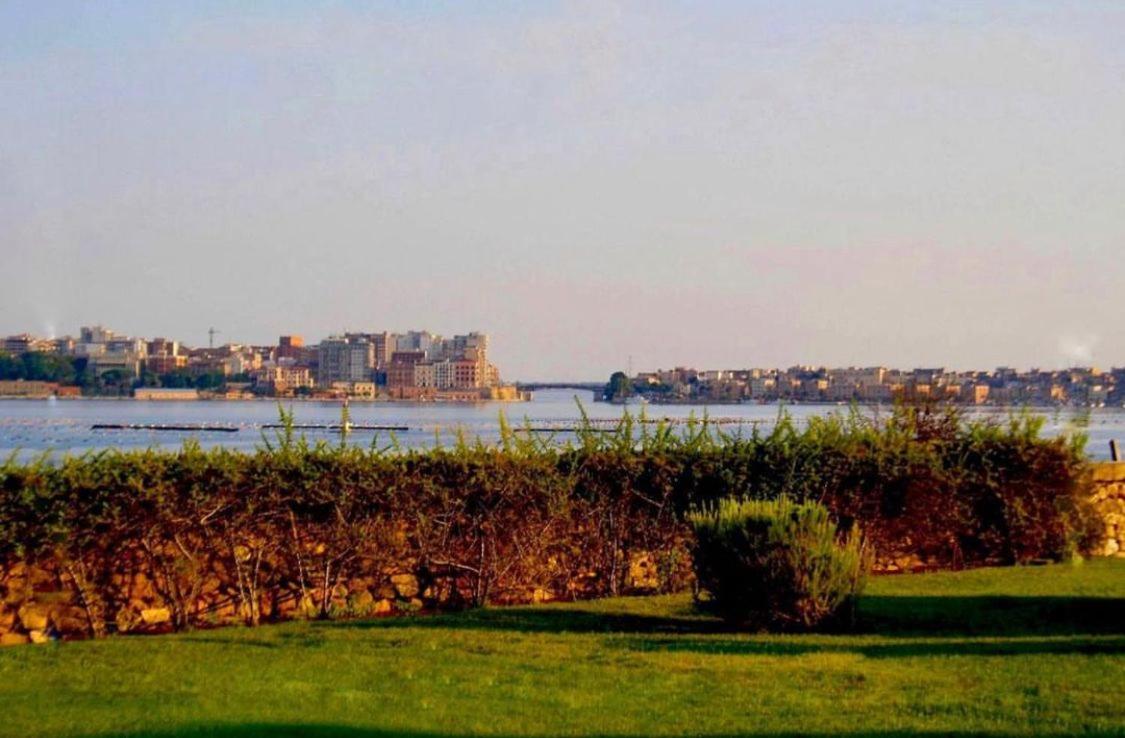 Hotel Saraceno Al Faro ตารันโต ภายนอก รูปภาพ