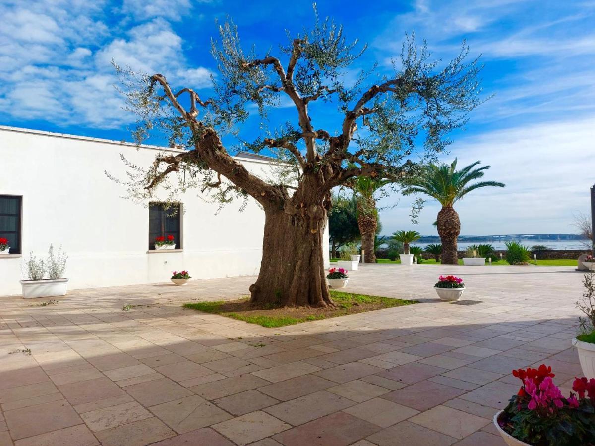 Hotel Saraceno Al Faro ตารันโต ภายนอก รูปภาพ