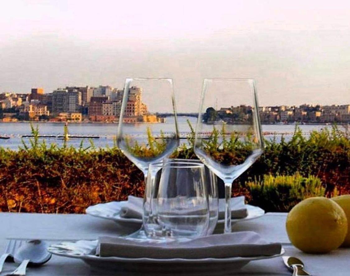 Hotel Saraceno Al Faro ตารันโต ภายนอก รูปภาพ