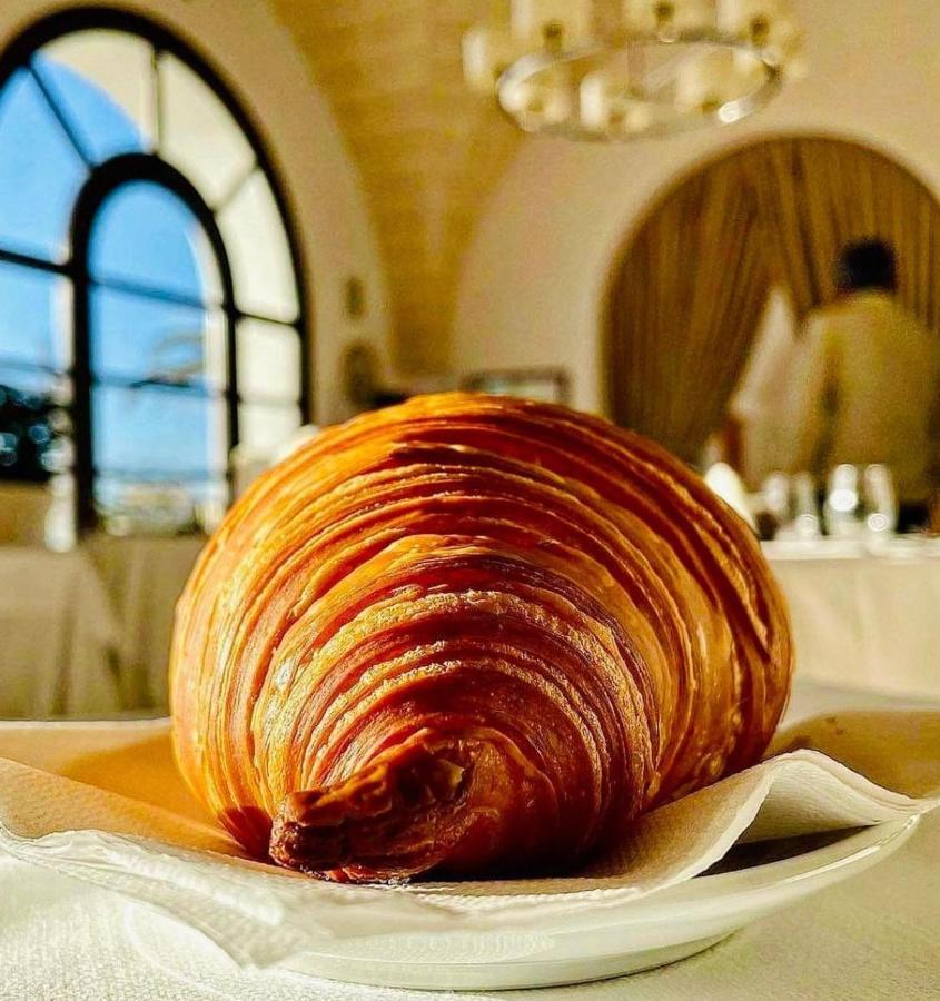 Hotel Saraceno Al Faro ตารันโต ภายนอก รูปภาพ
