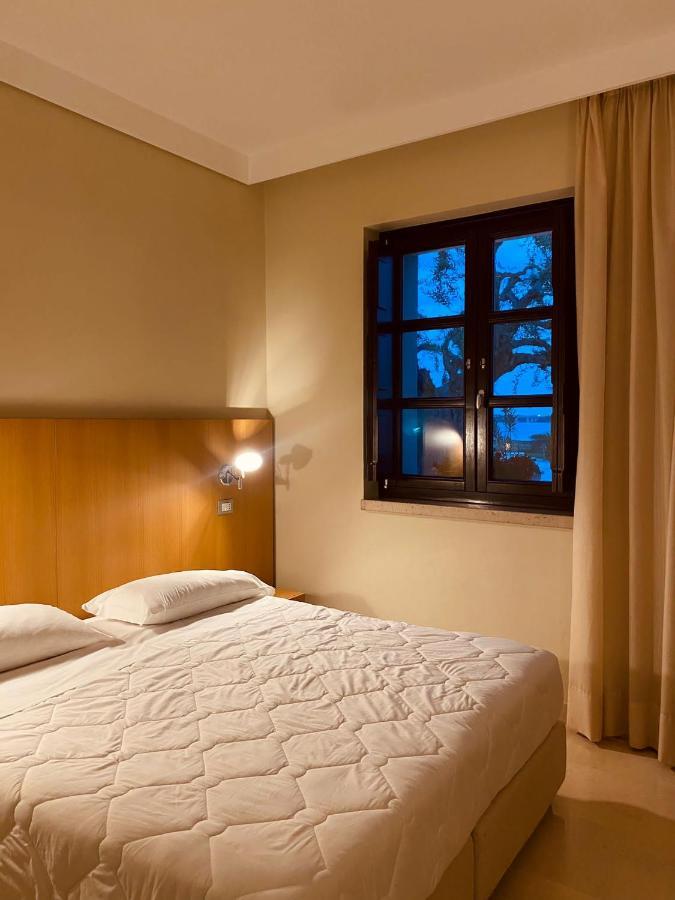 Hotel Saraceno Al Faro ตารันโต ภายนอก รูปภาพ