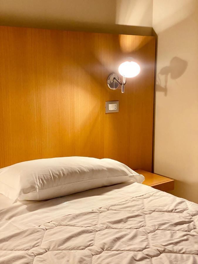 Hotel Saraceno Al Faro ตารันโต ภายนอก รูปภาพ