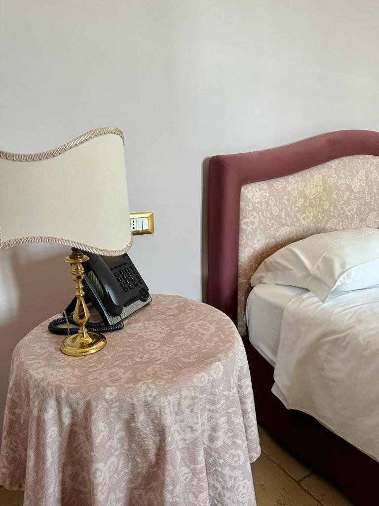 Hotel Saraceno Al Faro ตารันโต ภายนอก รูปภาพ