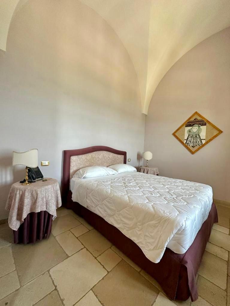 Hotel Saraceno Al Faro ตารันโต ภายนอก รูปภาพ