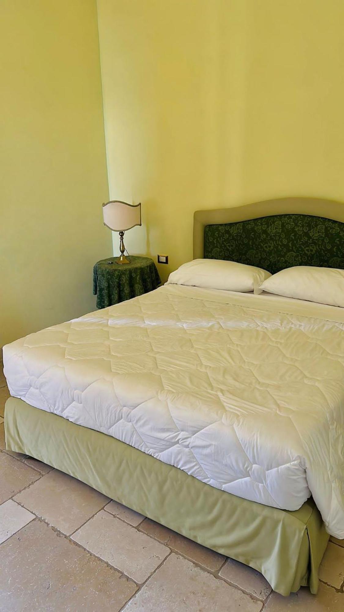 Hotel Saraceno Al Faro ตารันโต ภายนอก รูปภาพ