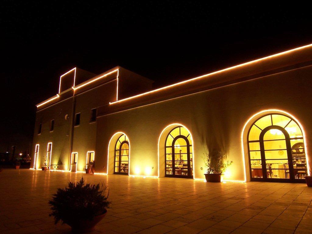 Hotel Saraceno Al Faro ตารันโต ภายนอก รูปภาพ