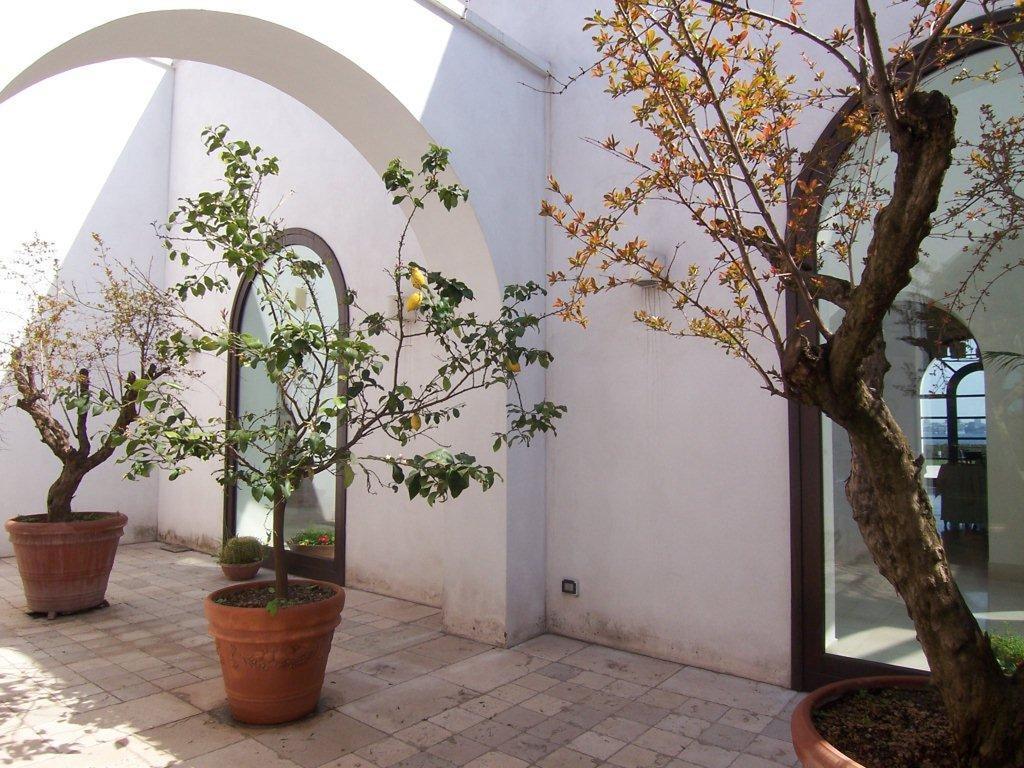 Hotel Saraceno Al Faro ตารันโต ภายนอก รูปภาพ