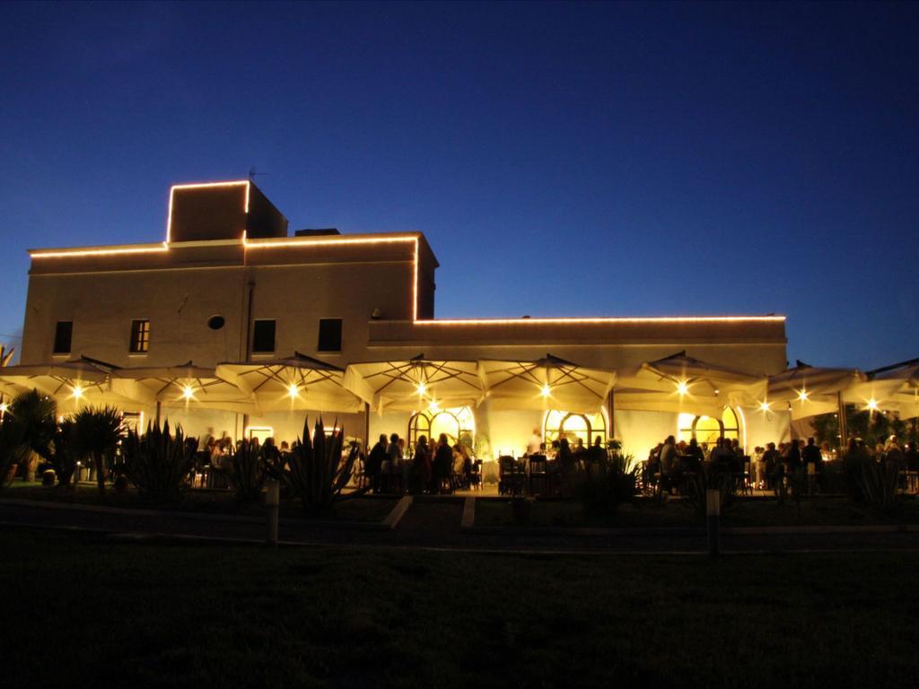 Hotel Saraceno Al Faro ตารันโต ภายนอก รูปภาพ
