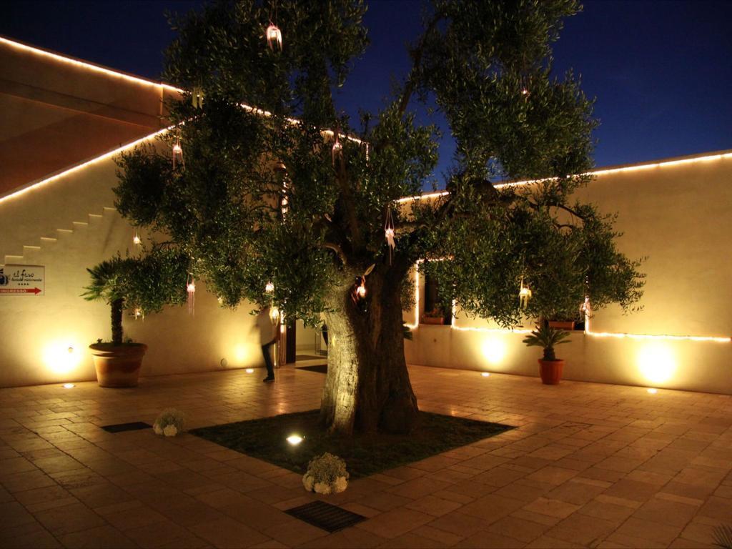 Hotel Saraceno Al Faro ตารันโต ภายนอก รูปภาพ