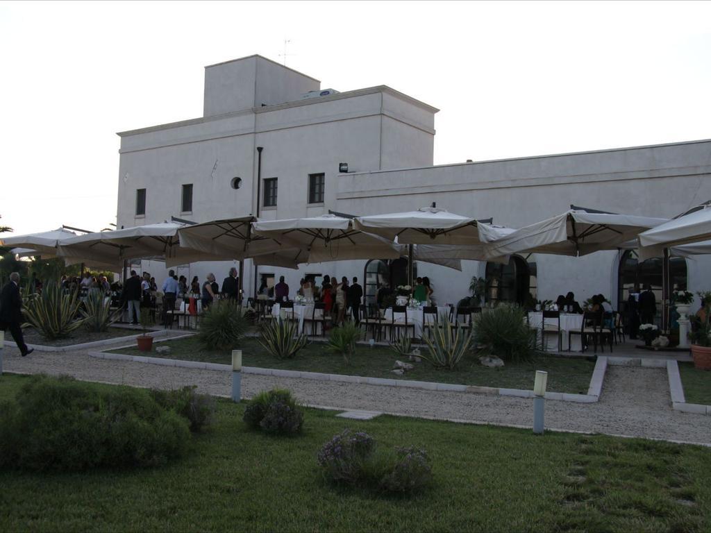 Hotel Saraceno Al Faro ตารันโต ภายนอก รูปภาพ