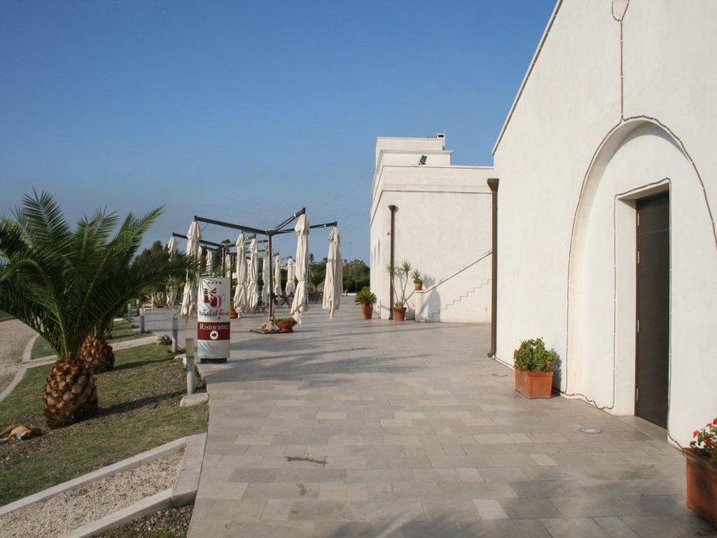 Hotel Saraceno Al Faro ตารันโต ภายนอก รูปภาพ