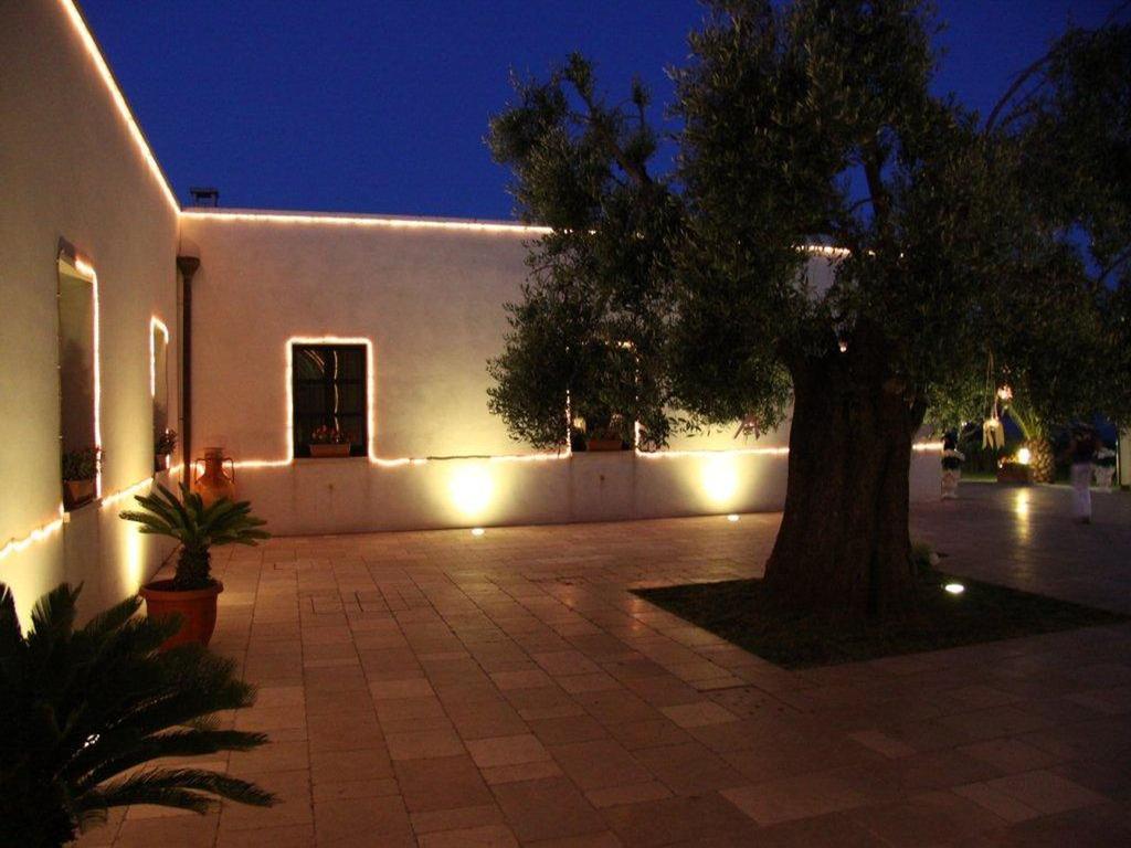 Hotel Saraceno Al Faro ตารันโต ภายนอก รูปภาพ