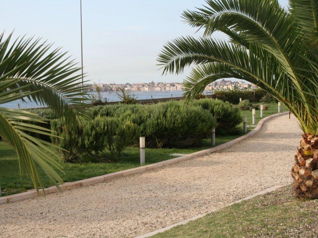 Hotel Saraceno Al Faro ตารันโต ภายนอก รูปภาพ