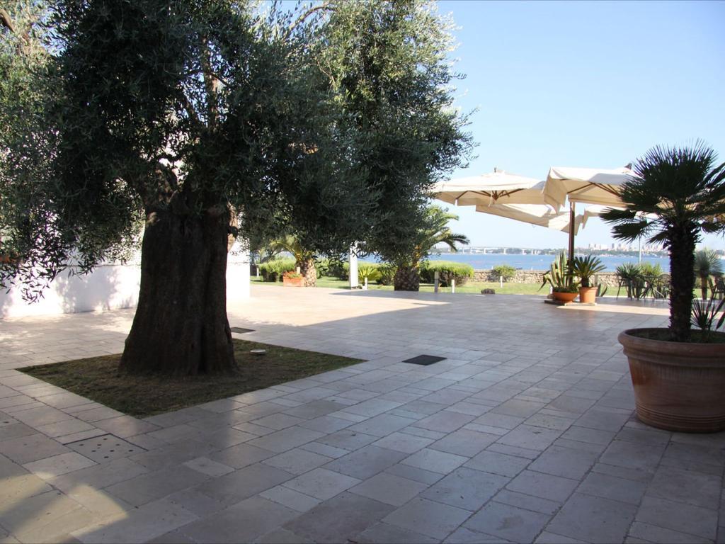 Hotel Saraceno Al Faro ตารันโต ภายนอก รูปภาพ
