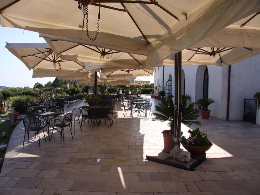 Hotel Saraceno Al Faro ตารันโต ภายนอก รูปภาพ