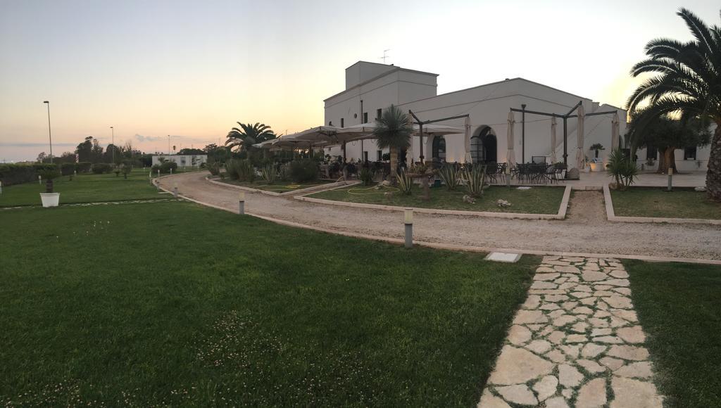 Hotel Saraceno Al Faro ตารันโต ภายนอก รูปภาพ
