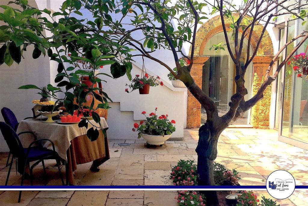 Hotel Saraceno Al Faro ตารันโต ภายนอก รูปภาพ