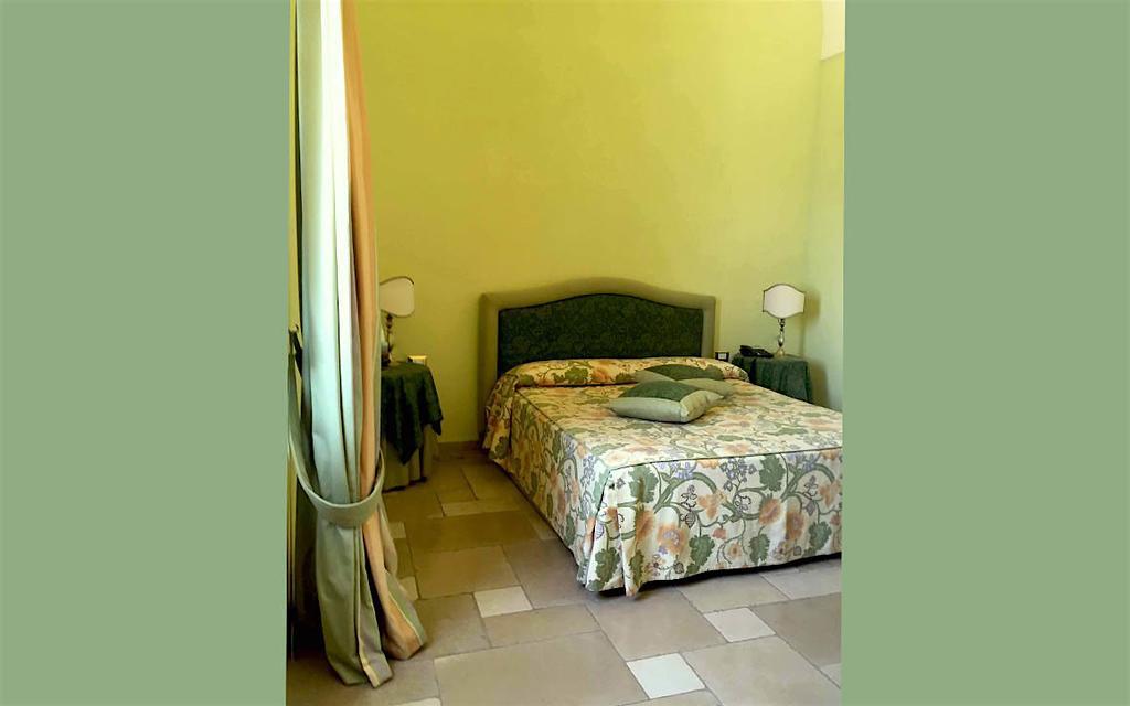 Hotel Saraceno Al Faro ตารันโต ภายนอก รูปภาพ