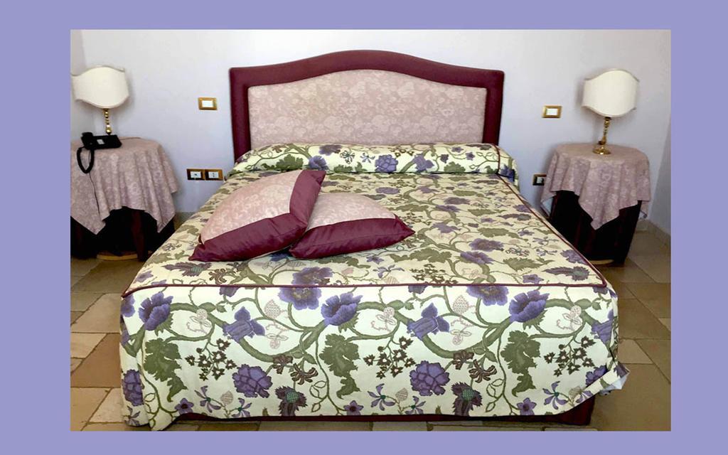 Hotel Saraceno Al Faro ตารันโต ภายนอก รูปภาพ